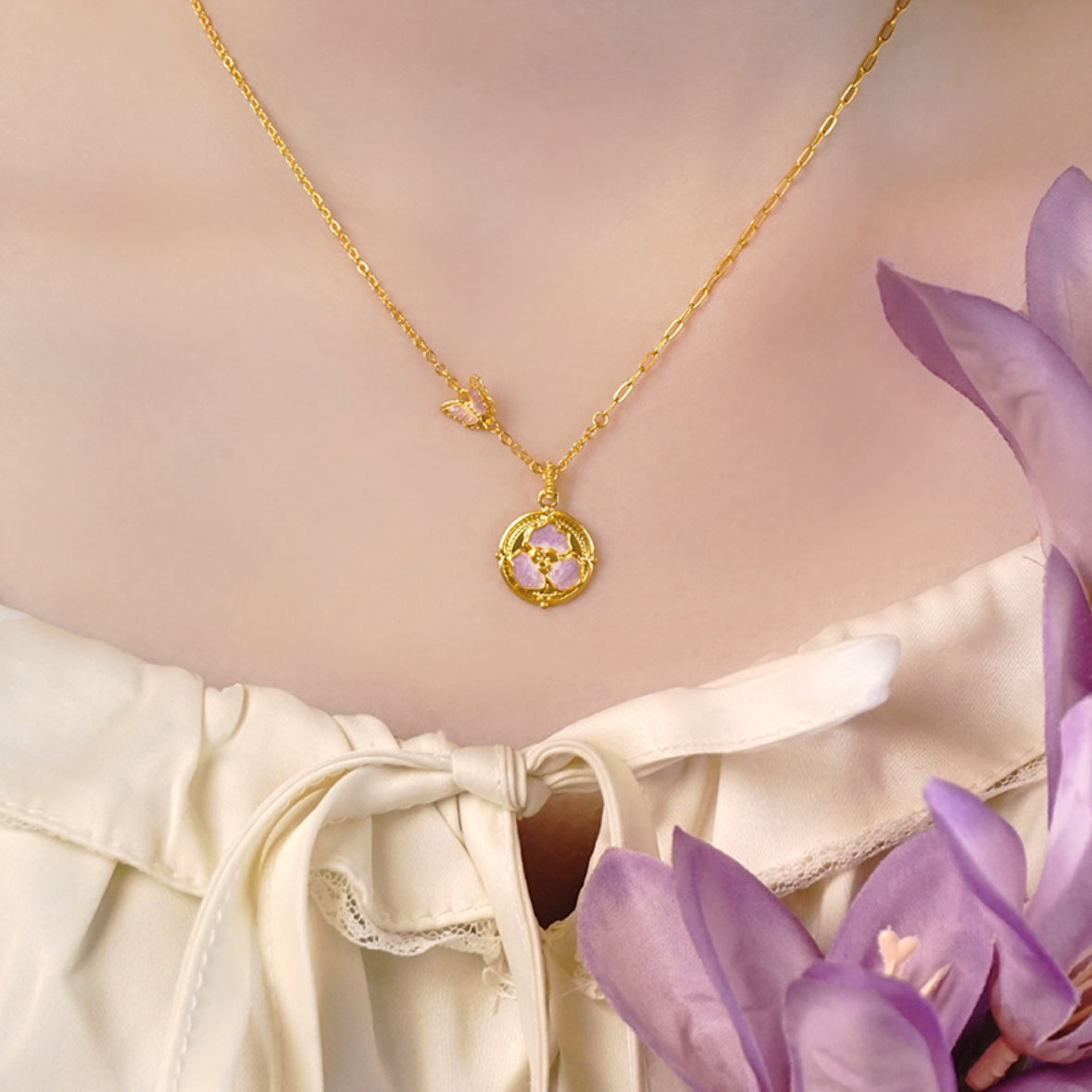 Monet Vòng cổ thẻ Iris bướm vàng 24K sê-ri Garden