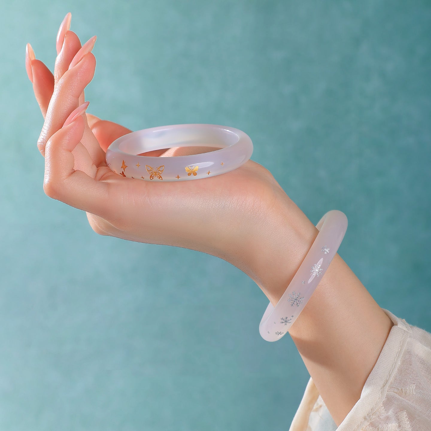 [Pre-sale] Butterfly Snowflake White Moonlight Chalcedony Bangle