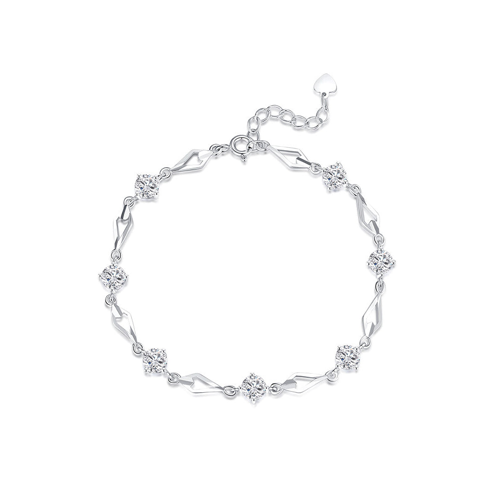 Close-up of rhombus heart charm with sparkling cubic zirconia on 925 sterling silver bracelet – ChowTaiSeng
