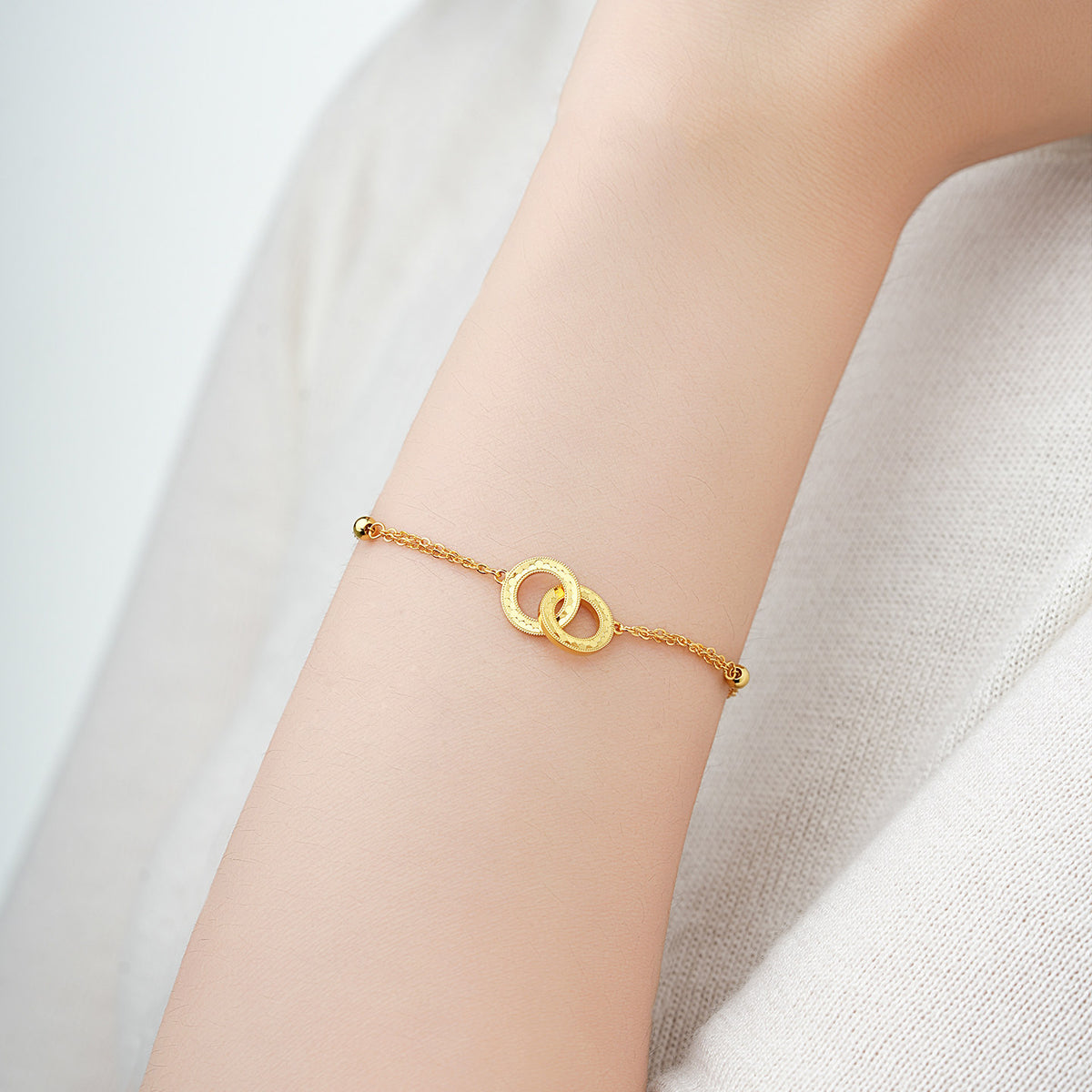 Gold Plated Silver Sparkly Interlocking Circles Bracelet