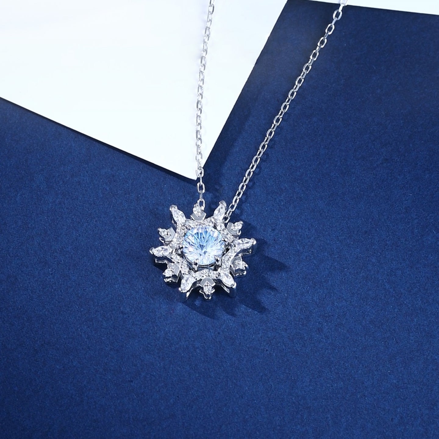 [Pre-sale] Silver Zircon Deformable Snowflake Necklace