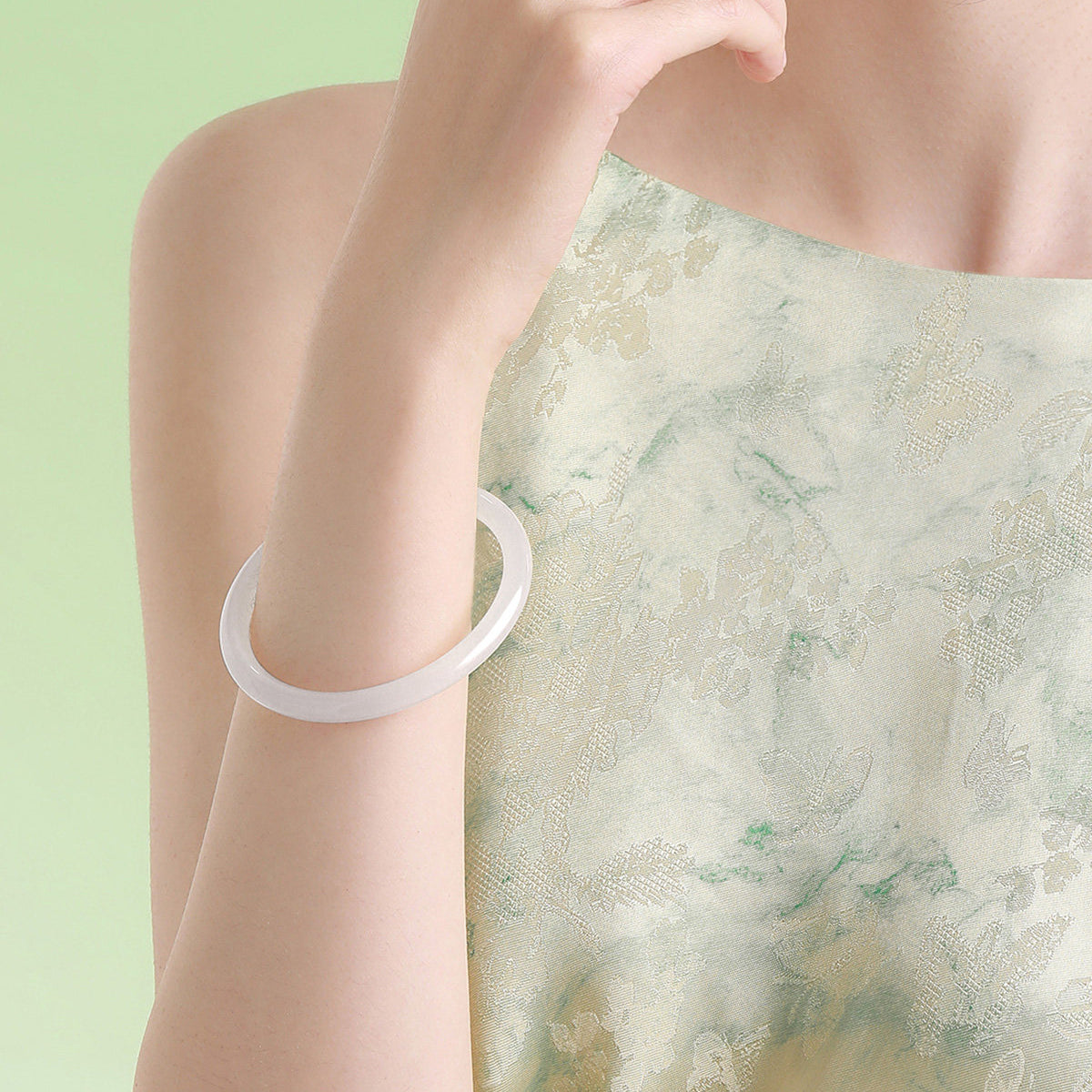 Chinese Style Jingle Chalcedony Jade Dingdang Bangle