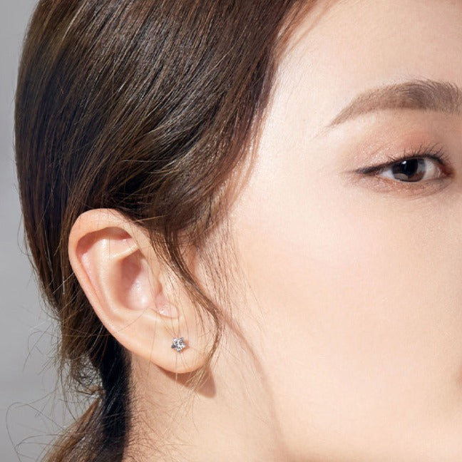 Pt950 Platinum Star and Moon Asymmetric Stud Earrings