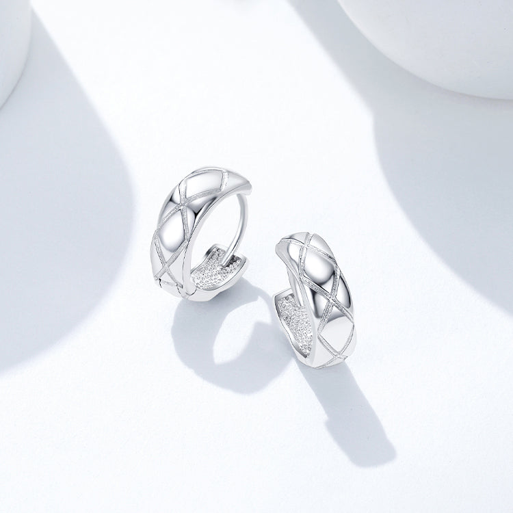 Pt950 Platinum Diamond Pattern Lozenge Huggie Earrings