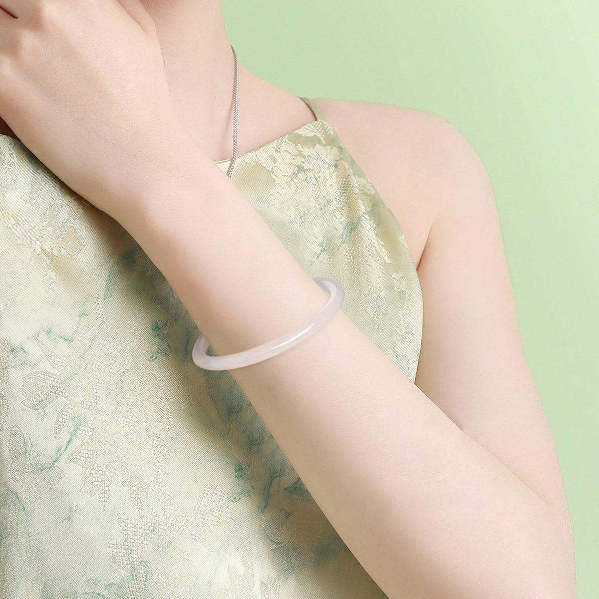 Chinese Style Jingle Chalcedony Jade Dingdang Bangle