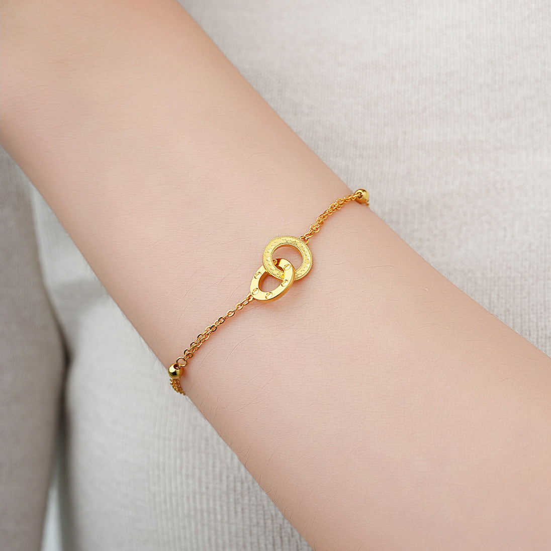 Gold Plated Silver Sparkly Interlocking Circles Bracelet