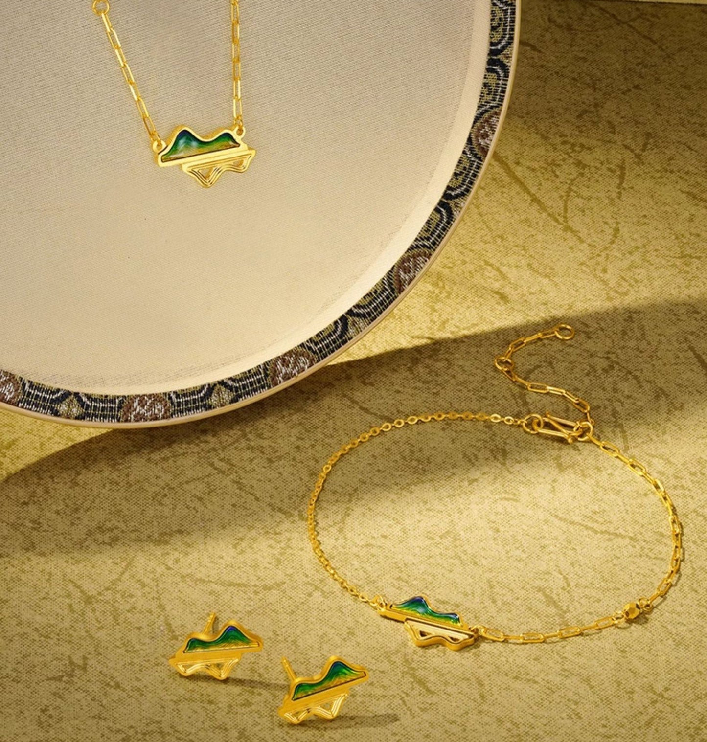 A Grand Panorama of Rivers and Mountains Series 24K Gold Enamel Green Mountain Shadow Necklace