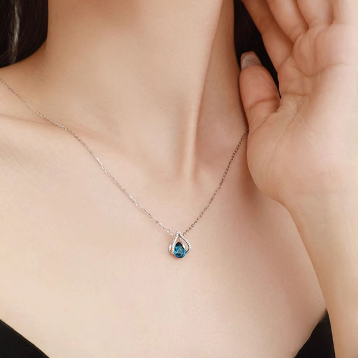 Silver Zircon Blue Elegant Necklace