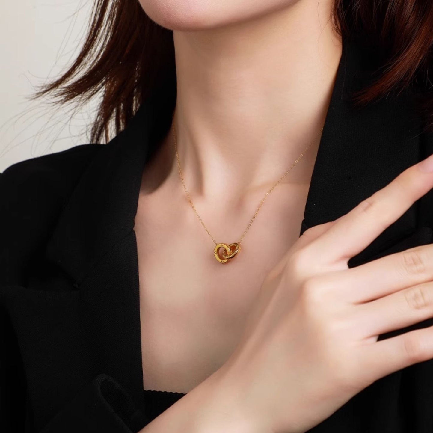 18K Gold Interlocking Double Circles Necklace