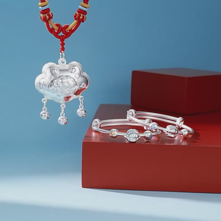 990 pure silver peace sheep Ruyi lock necklace product showcase video — ChowTaiSeng x Baudelaire Sheep & Friends, cloud lock with bell dangles on red cord, newborn baby blessing gift